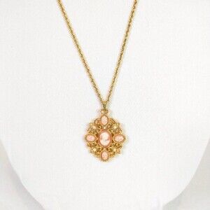 VTG Avon Romantic Poet Cameo and Gold Pendant Necklace